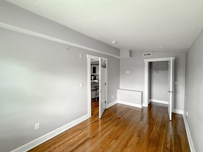 Building Photo - 468 Salem St