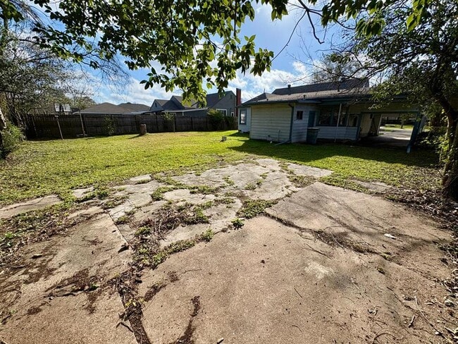 Building Photo - 1836 Rivercrest St