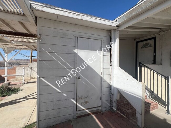Building Photo - 440 Lillian Dr