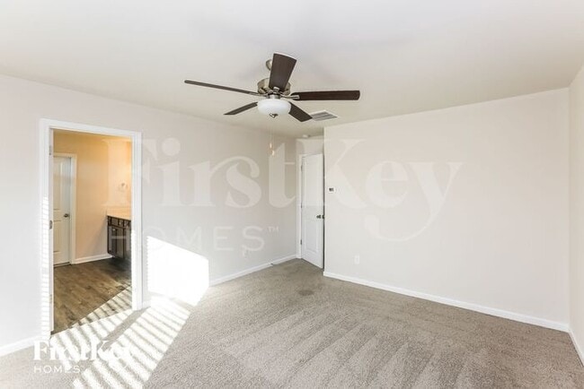 Building Photo - 3211 Newell Vlg Dr