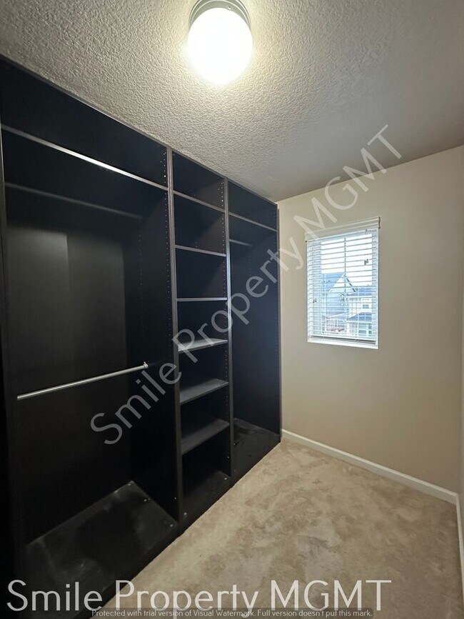 Building Photo - single house