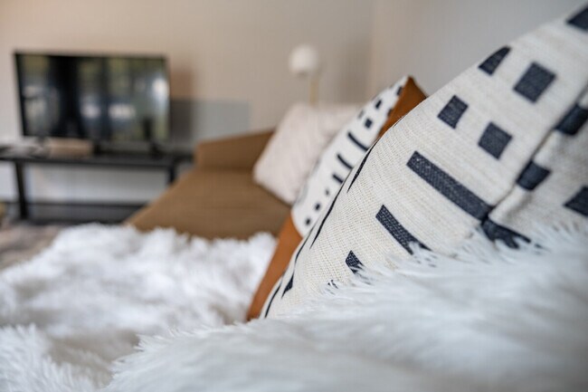 Building Photo - 2301 Ingersoll Ave