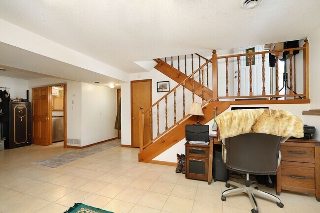 Building Photo - Spacious Home for Rent!