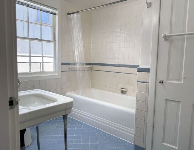 Building Photo - This is a Berkeley Lifestyle. | 3BR | 1.5BA | 1,450 SF | Just Steps from Campus