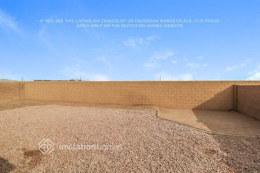 Building Photo - 12420 W Woodland Ave