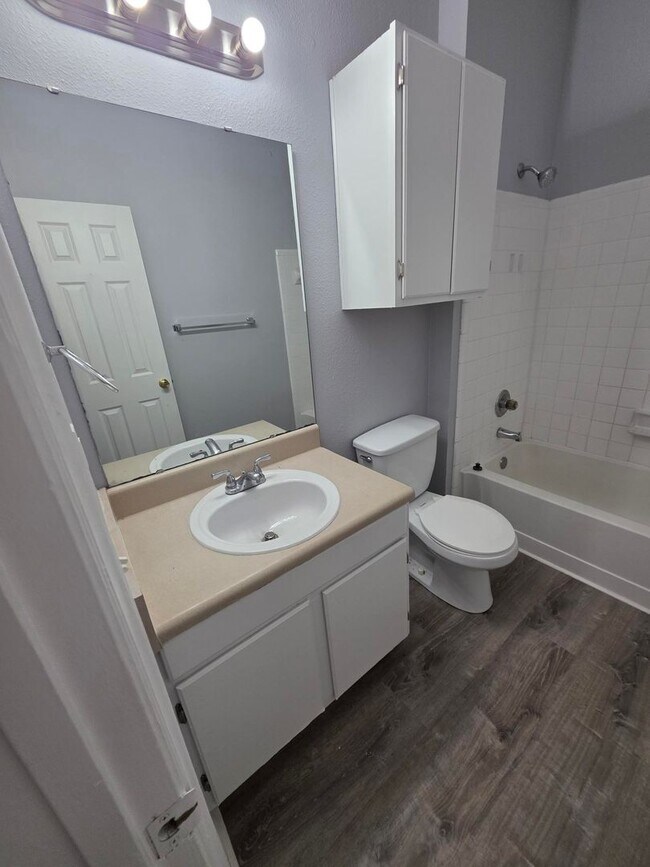 Building Photo - LEGENDS 3 Bedroom