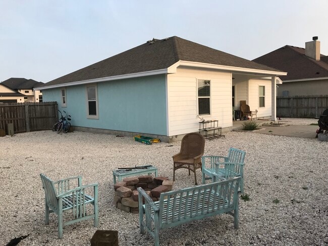 Building Photo - 15637 Finistere St