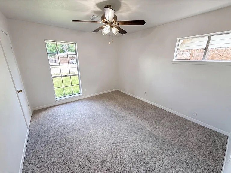 Building Photo - 910 Luella Ave