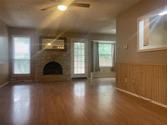 Building Photo - 11701 Bayou Bend