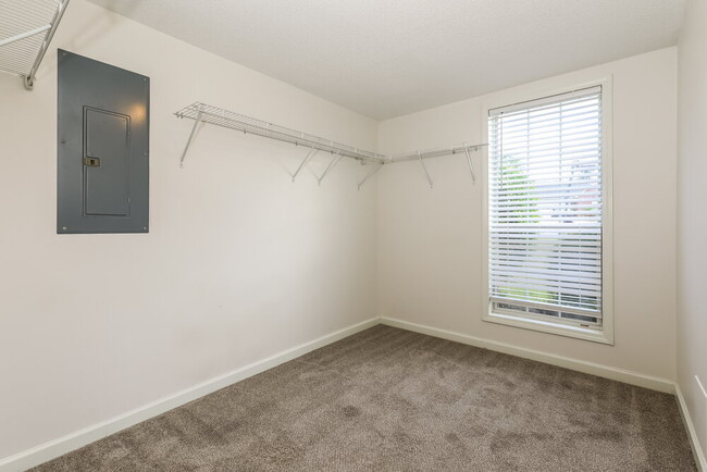 Building Photo - 240 Cannon Dr