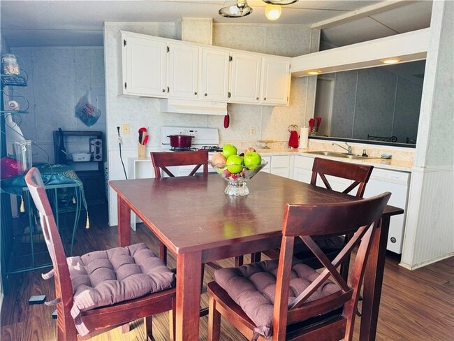 Building Photo - 5389 Riverview Dr