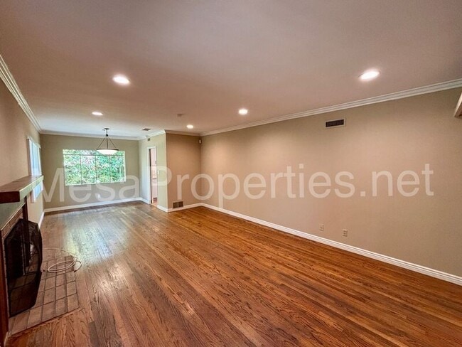 Building Photo - 1480 N Mills Ave