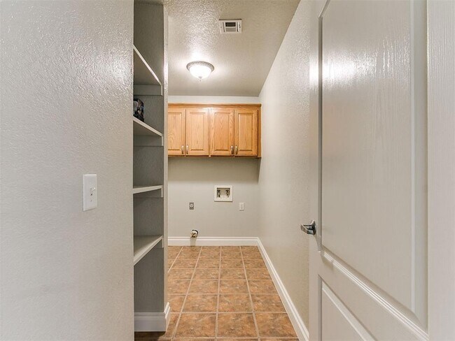 Building Photo - 1305 Melisa Dr