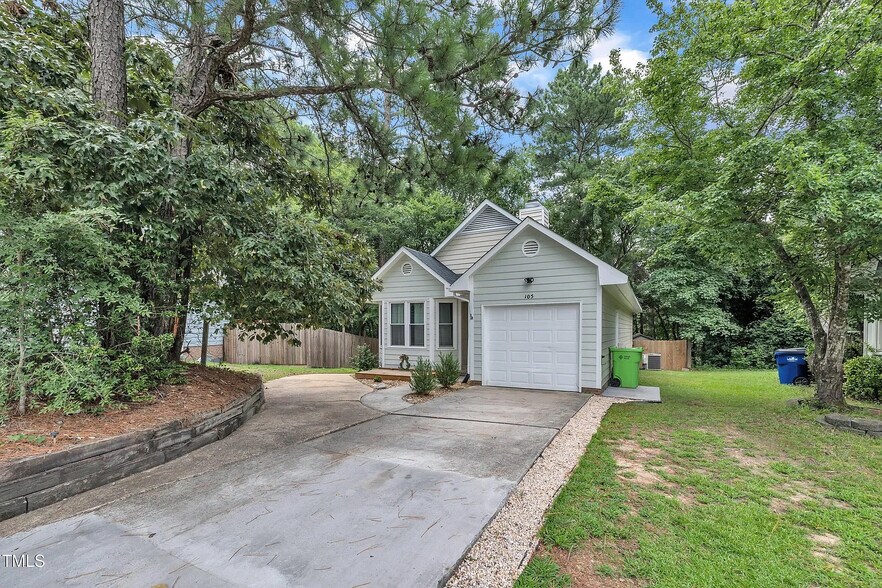 Building Photo - Room in House on Tall Rock Ct