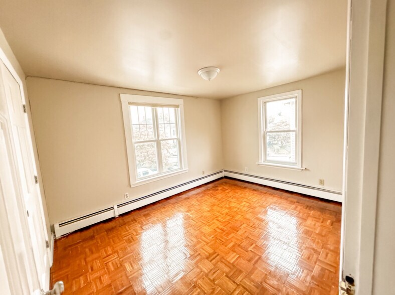 Building Photo - 24 Barker St