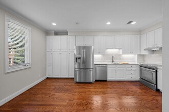 Building Photo - Newly Renovated Condo in The Westende with...