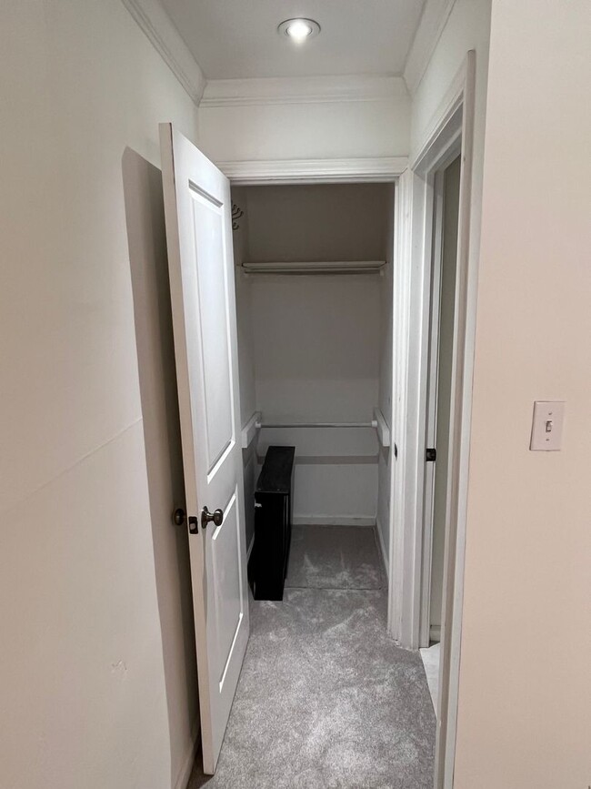 Building Photo - BEAUTIFUL UPDATED HOME IN EAST SAC!!