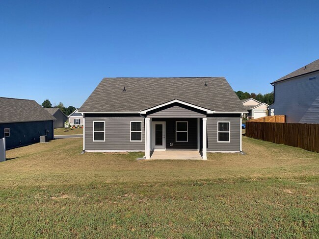Building Photo - Beautiful Ranch Home in Sanford, Available...