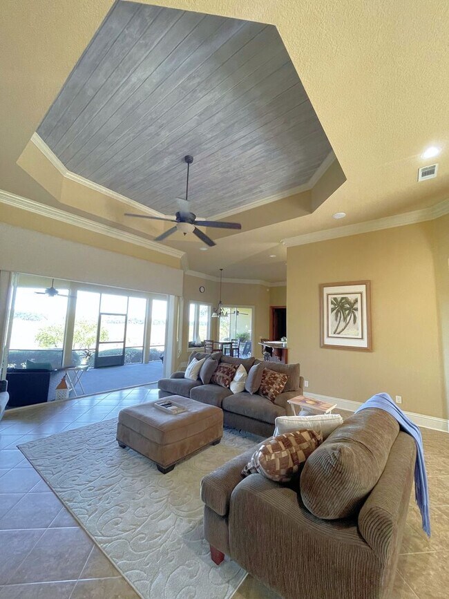 Building Photo - Luxury 3BR/3.5BA + Office in Winding River...