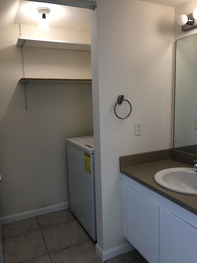 Building Photo - 803 Sandtree Dr