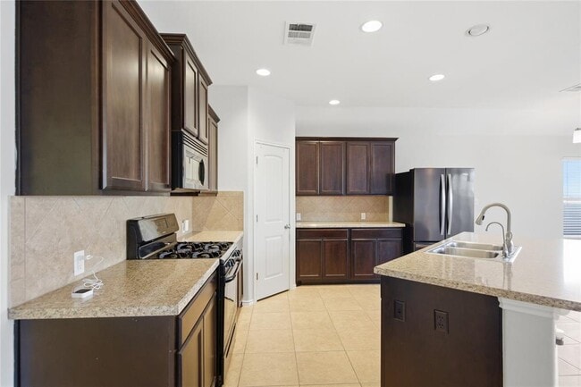 Building Photo - 400 Fistral Dr