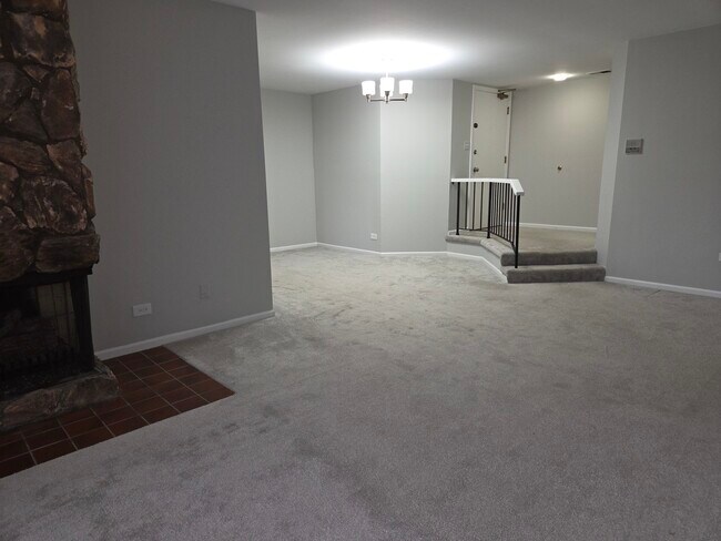 Building Photo - 905 Surrey Dr