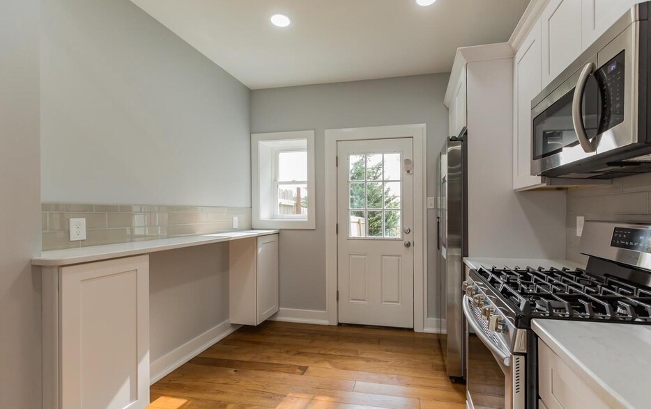 Kitchen - 4818 Smick St