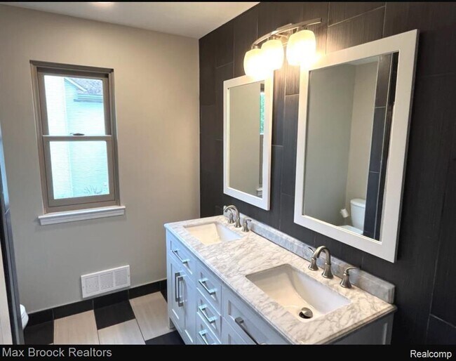 Building Photo - 7980 Billingham Rd