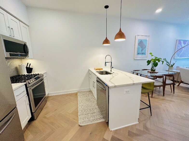 Building Photo - 838 Varnum St NW