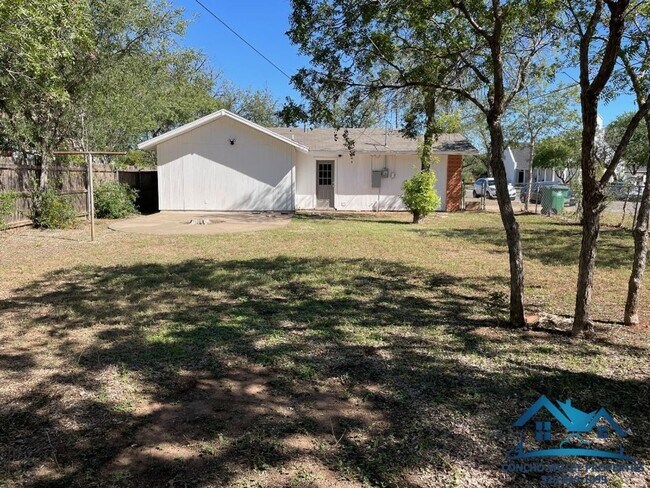 Building Photo - 1225 Kenwood Dr