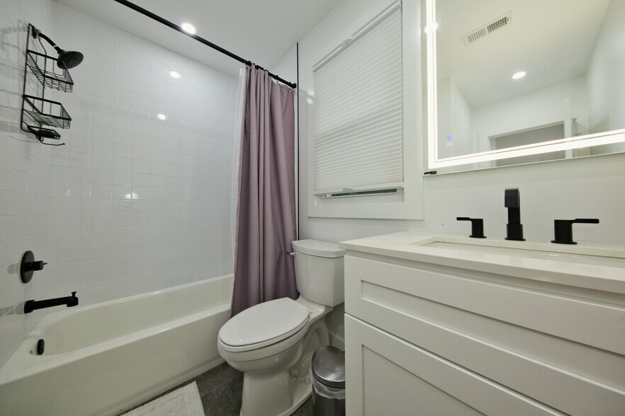 Upstairs second bathroom - 1021 Pennsylvania Ave