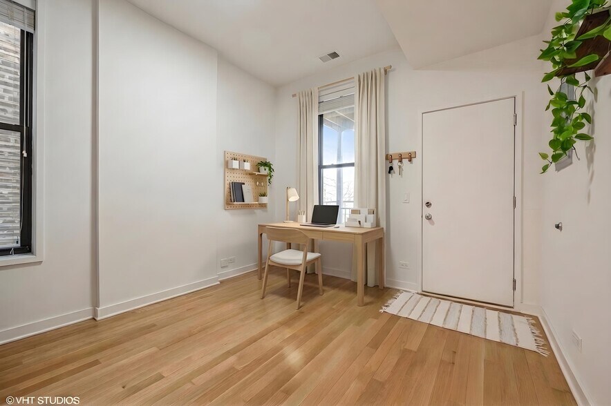 Building Photo - 1022 N Ashland Ave