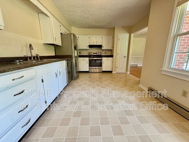 Building Photo - 2077 Dogwood Dr