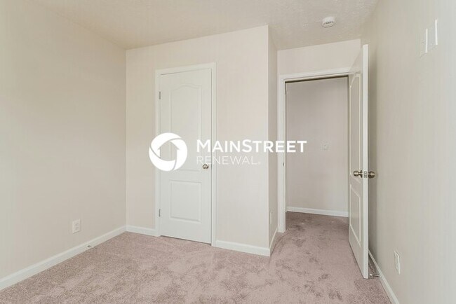 Building Photo - 3 Bedroom Pet-Friendly Home in La Vergne, TN with Main Street Renewal