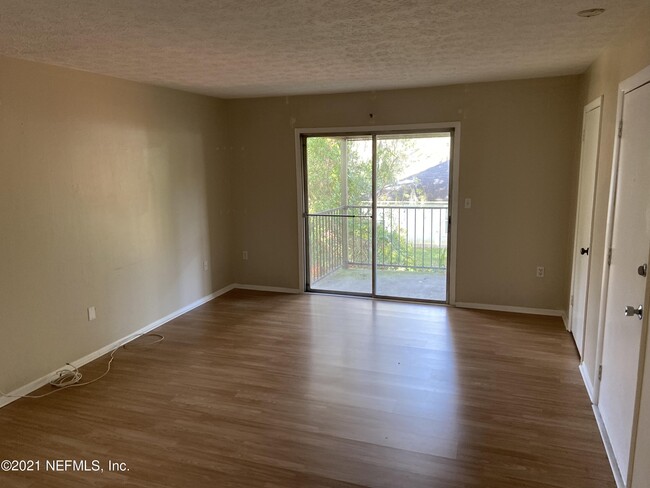 Building Photo - 1950 Paine Ave