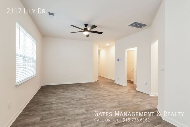 Building Photo - 2117 Lily Dr