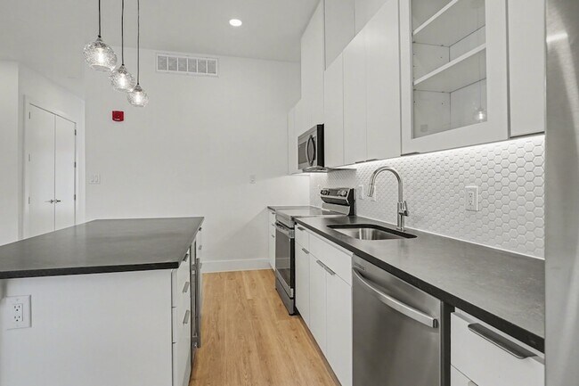 Building Photo - 2217 N Fitzhugh Ave