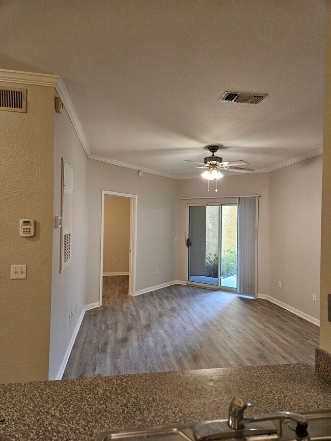 Building Photo - $600 Deposit* 2bed 2bath Downtown Orlando ...