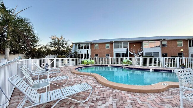 Building Photo - 22333 Edgewater Dr