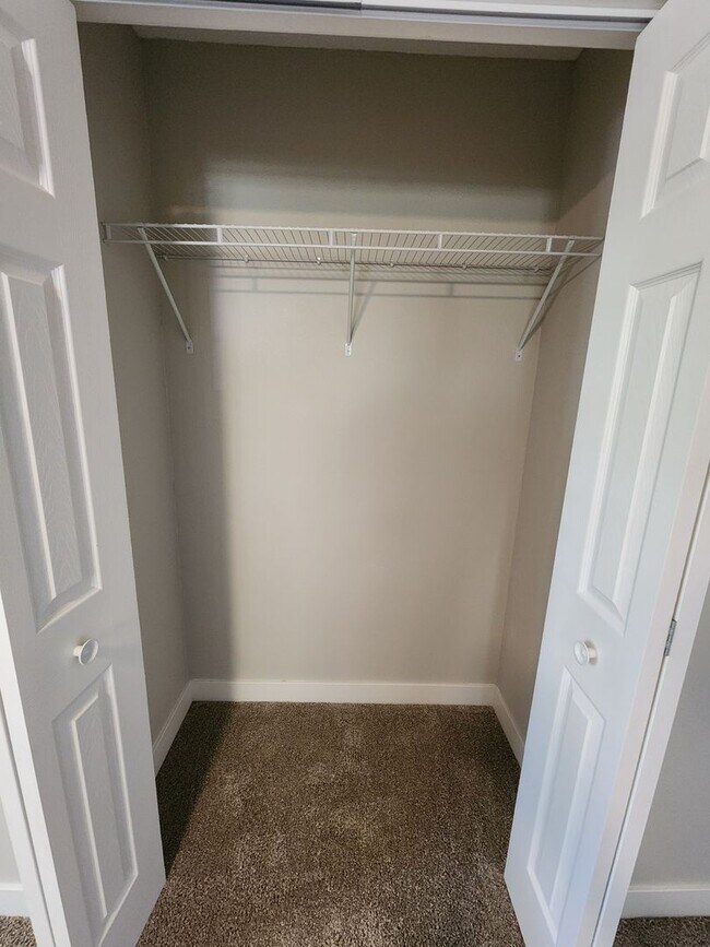 Building Photo - Spacious 4-Bedroom, 2.5-Bathroom Home AVAI...