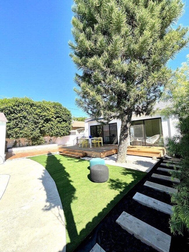 Building Photo - 6143 Carpenter Ave