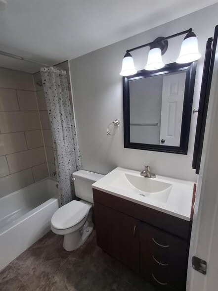 Building Photo - 512 Gardens Dr