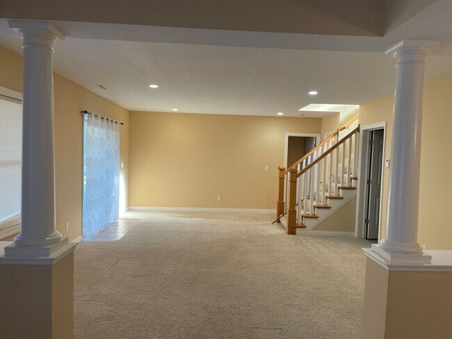 Building Photo - Five Bedroom Home in NE Rochester MN