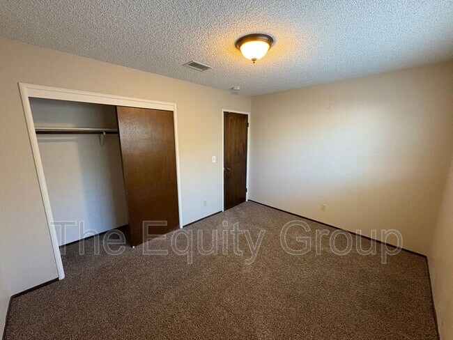 Building Photo - 294 E Julia Way