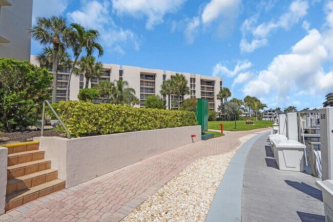 Building Photo - 2687 N Ocean Blvd