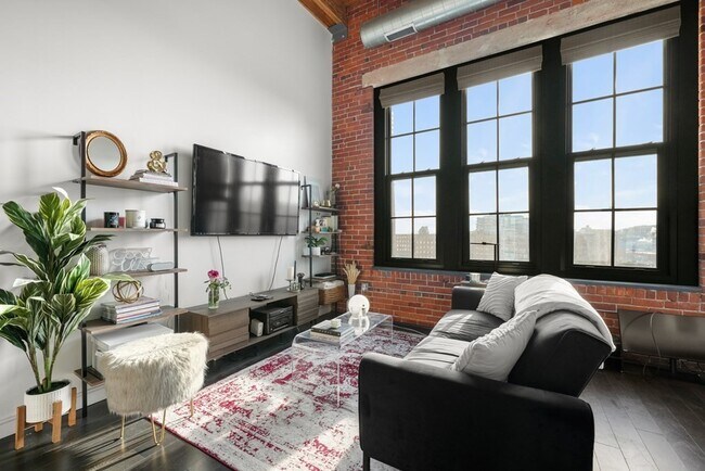 Building Photo - 319 A St