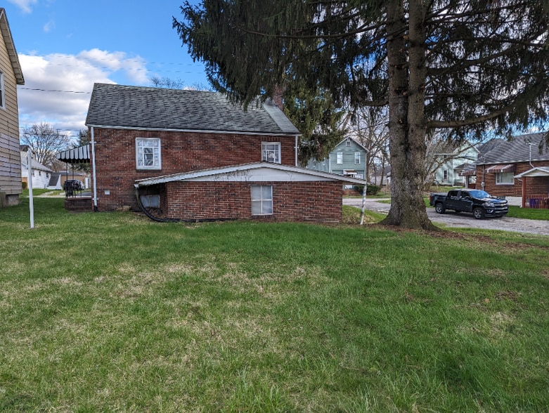 Building Photo - 801 Lathrop St