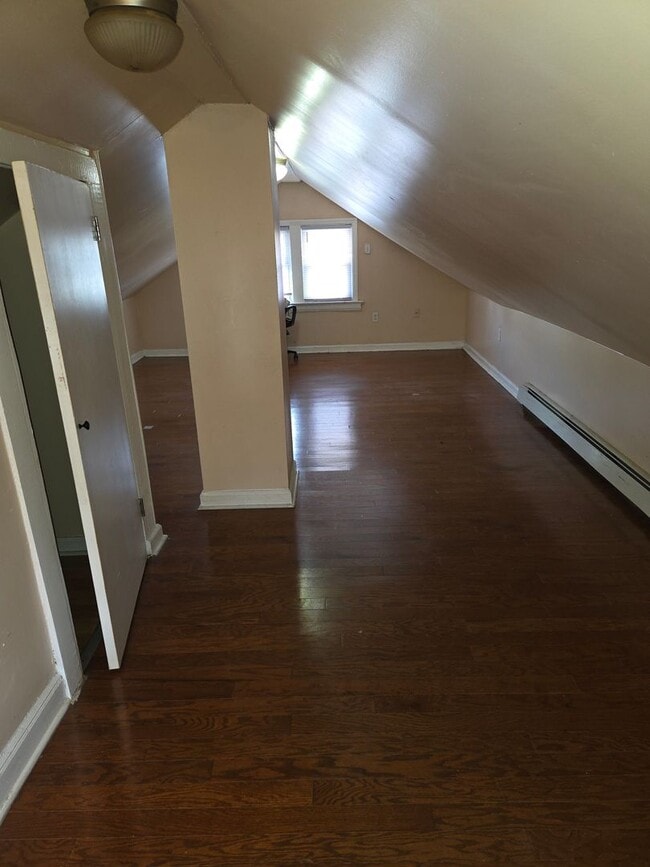 Building Photo - 24 Valley St