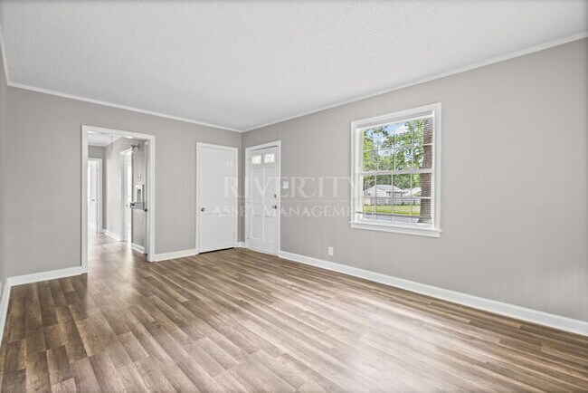 Building Photo - READY FOR MOVE IN, SECTION 8 WELCOMED!!!!!
