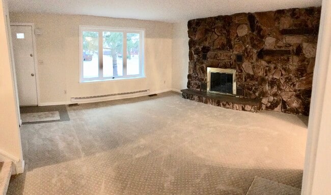 Building Photo - 7404 Oak Post Rd